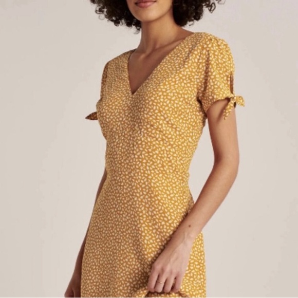 Abercrombie & Fitch Yellow V-Neck Puff Sleeve Sundress - Picture 2 of 8